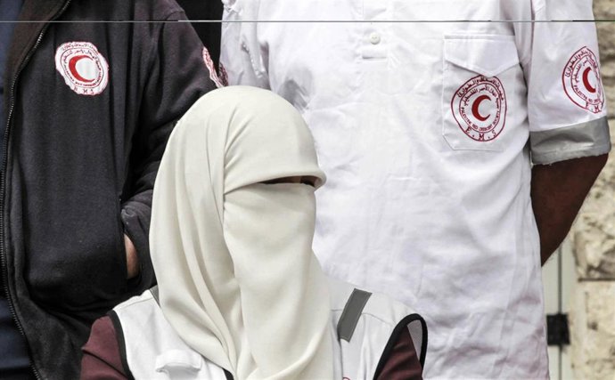 Archivo - Trabajadores médicos de la Media Luna Roja Palestina en Nablus, en la Franja de Gaza (archivo)