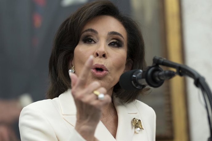 Archivo - April 27, 2025, Washington, District Of Columbia, USA: Former Fox News host Jeanine Pirro makes remarks after taking the oath of office as interim US Attorney for the District of Columbia, in the Oval Office of the White House in Washington, DC,