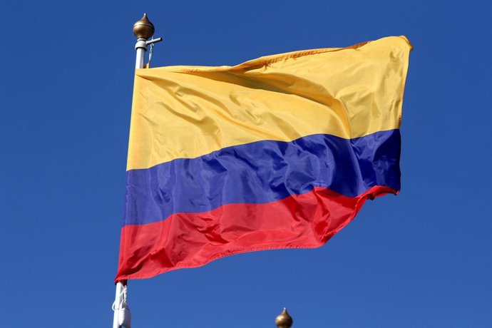 Archivo - Arquivo - 9 de junho de 2024, São Petersburgo, Rússia: A bandeira da República da Colômbia vista na galeria de bandeiras dos países participantes no âmbito do Fórum Econômico Internacional de São Petersburgo 2024