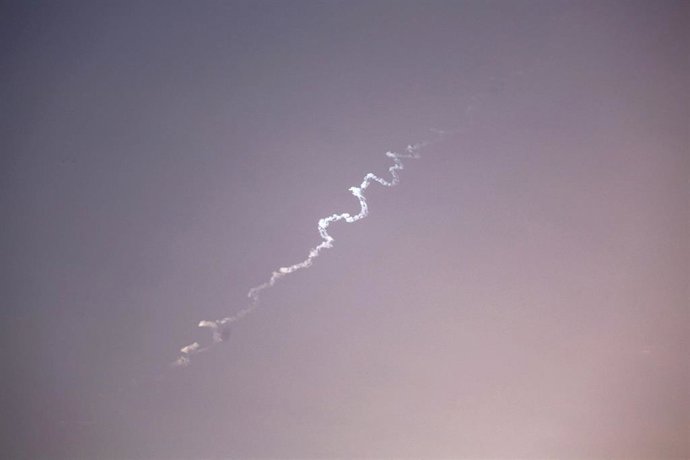 Archivo - Imagen de archivo de la intercepción de un misil por parte de la defensa aérea israelí