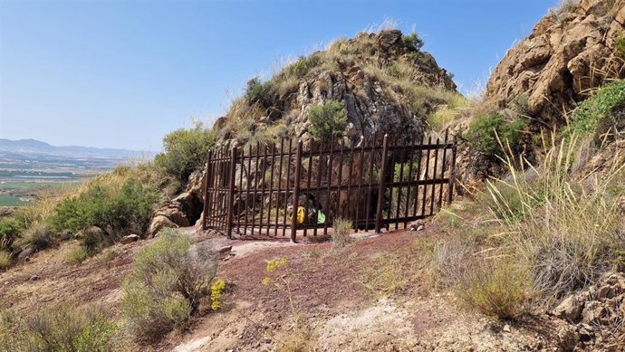 Cerramiento perimetral en la Sima de Peñas Blancas
