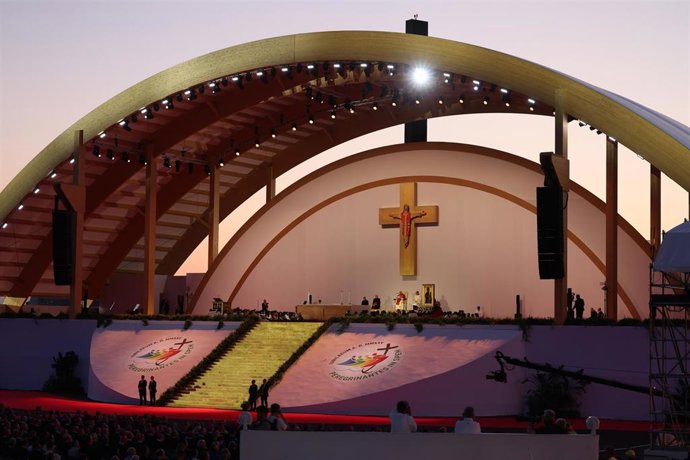 02 August 2025, Italy, Rome: Pope LEO XIV presides over the prayer vigil marking the 2025 Youth Jubilee Week at Tor Vergata in Rome. Photo: Marco Iacobucci/IPA via ZUMA Press/dpa