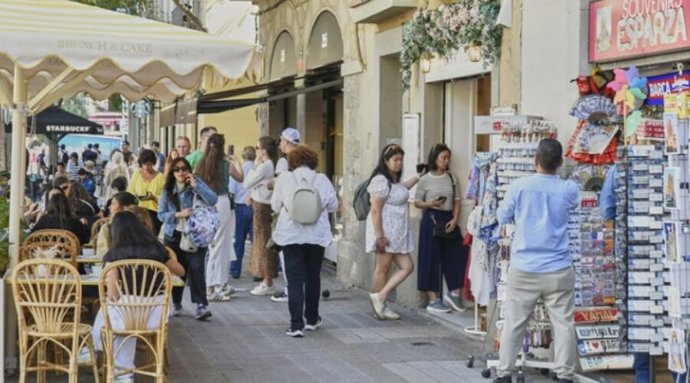 Zona de alta afluencia de la Sagrada Família en Barcelona.