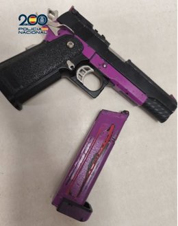 Sucesos.- Detenido el hombre que amenazó con una pistola simulada a los trabajadores de un gimnasio en Tenerife