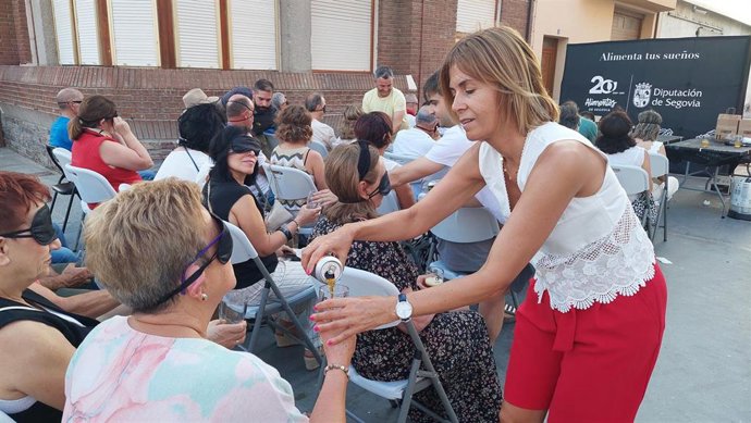 Cata a ciegas en 'Con A de Arte y Alimentos de Segovia' en Remondo.
