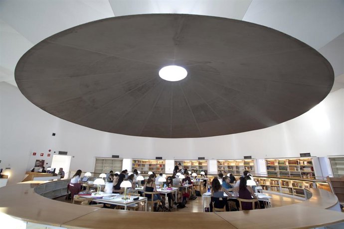 Imagen de recurso de una biblioteca en Madrid