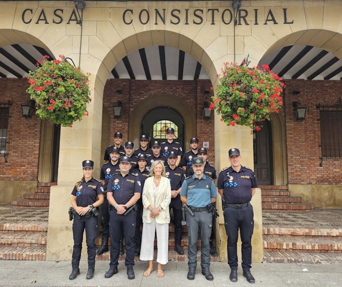 La alcaldesa de Calahorra recibe a los 12 nuevos agentes de la Policía Local