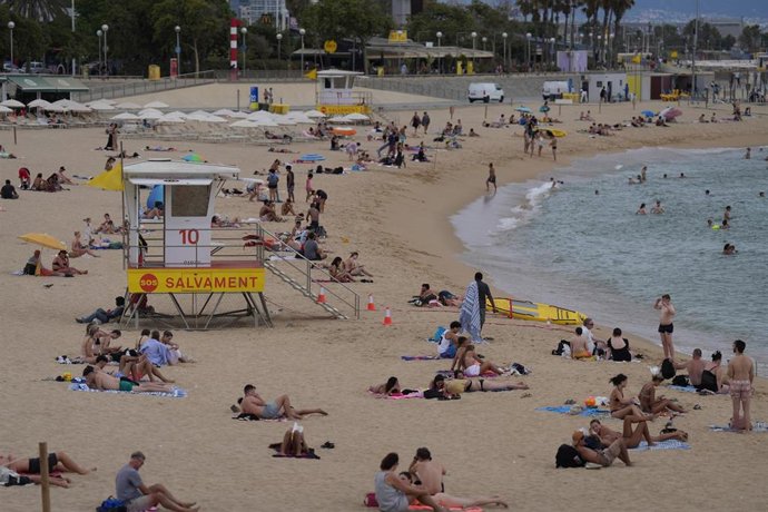 Una playa en Catalunya este verano