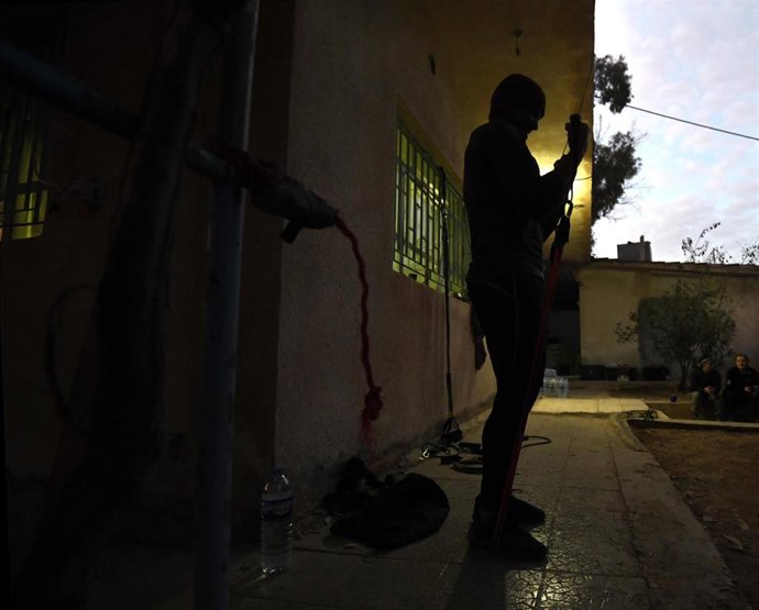 Archivo - Imagen de archivo de un combatiente de las FDS en Siria 