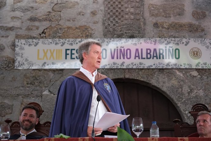 O presidente do Partido Popular, Alberto Núñez Feijóo, participa da Feira do Albariño de Cambados 2025, em 3 de agosto de 2025, em Cambados, Pontevedra, Galícia (Espanha). A LXXIII Festa do Albariño será realizada de 30 de julho a 3 de agosto em Cambados,