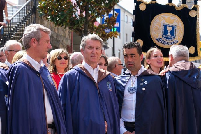 El president del Partit Popular, Alberto Núñez Feijóo, i el president de la Xunta, Alfonso Rueda, durant la Fira de l'Albariño de Cambados 2025, a 3 d'agost de 2025 a Cambados, Pontevedra (Galícia)