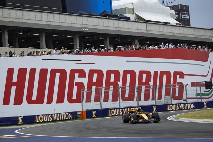 04 NORRIS Lando (gbr), McLaren F1 Team MCL39, em ação durante o Grande Prêmio da Hungria Lenovo de Fórmula 1 de 2025, 14ª etapa do Campeonato Mundial de Fórmula 1 da FIA de 2025, de 1 a 3 de agosto de 2025, no Hungaroring, em Mogyorod, Hungria - Foto Juli