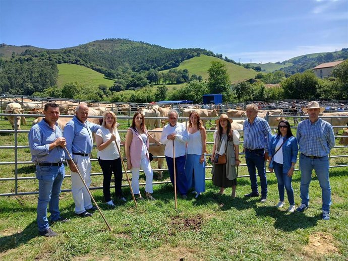 Autoridades en la concentración ganadera de Gandarilla
