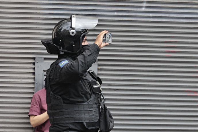 26 de julho de 2025, México, Cdmx, México: À luz da gentrificação contínua e aparentemente crescente na Cidade do México, um pequeno grupo de manifestantes se reuniu para marchar do Hemiciclo a Juarez (Prefeitura de Juarez) até a Embaixada dos EUA. Moment