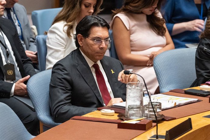 23 de julho de 2025, Nova York, Nova York, Estados Unidos: O embaixador Danny Danon, de Israel, participa da reunião do Conselho de Segurança da ONU sobre a situação no Oriente Médio, incluindo a questão palestina, na sede das Nações Unidas em Nova York, 