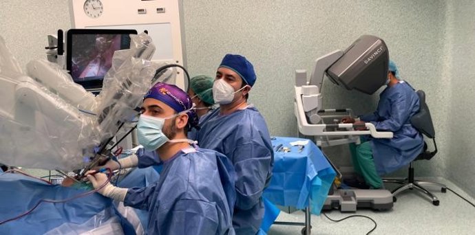 Imágenes de la primera intervención de la especialidad de Otorrinolaringologçia realizada con cirugía robótica en el Servet.