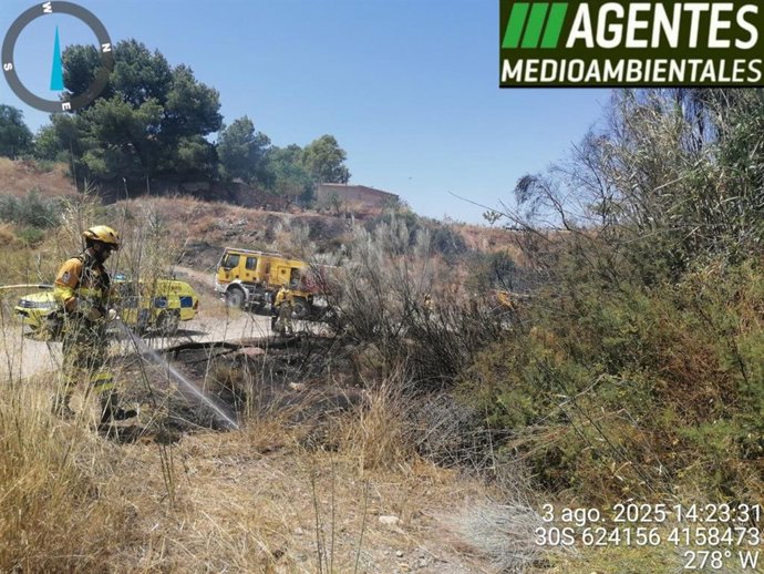 Efectivos del Plan Infomur apagan conato de incendio forestal en la Rambla de la Carrasquilla, Lorca