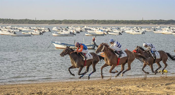 Archivo - Sanlúcar de Barrameda (Cádiz) acogerá la 180 edición de sus carreras de caballos.