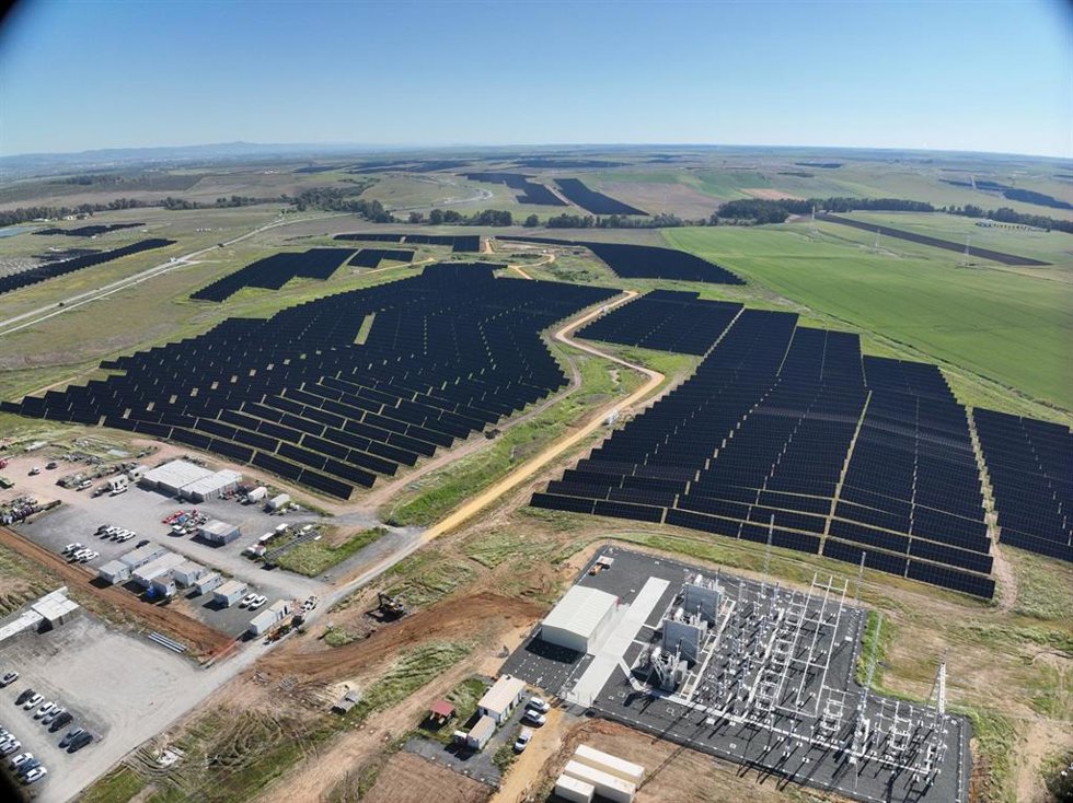 Vista aérea de las nuevas plantas solares de Endesa en Carmona (Sevilla), Envatios I, II y III.