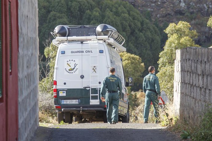 Archivo - Arquivo - Uma van do GEAS da Guardia Civil e vários agentes na área onde estão procurando alguma pista da desaparecida Juana Ramos em uma fazenda localizada na área conhecida como estrada Hoya Olivares e na área do