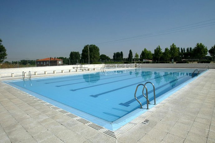 Archivo - Piscina de Puente Duero, en Valladolid.