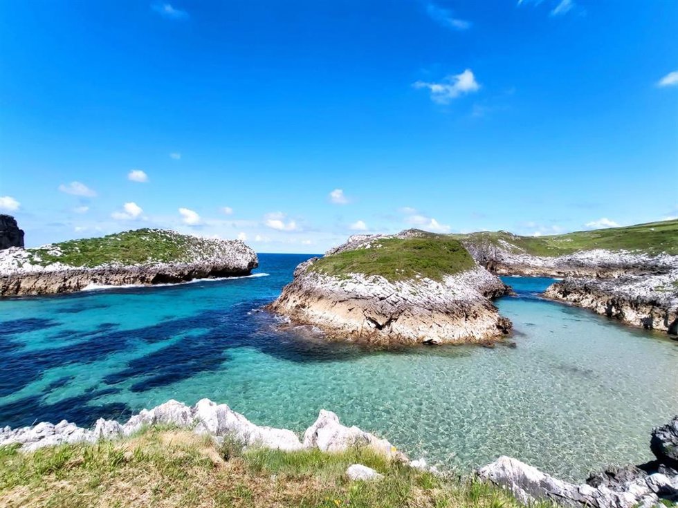 Archivo - Playa de Cué, en Llanes.