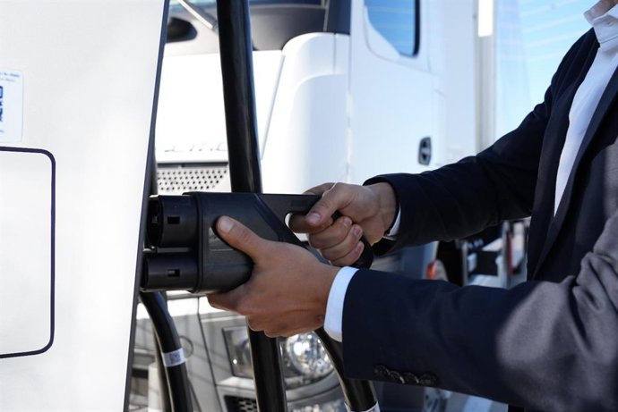 Endesa incrementa un 23% hasta junio la potencia contratada en su red para recarga de coches eléctricos