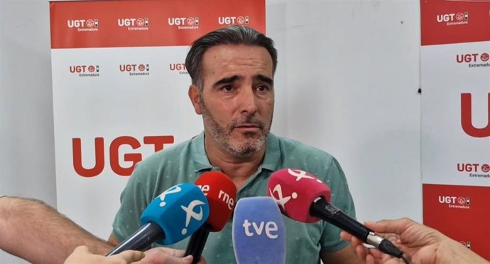 Archivo - Paro.- UGT Extremadura valora la bajada del paro y lamenta la temporalidad y el bajo crecimiento de la estabilidad