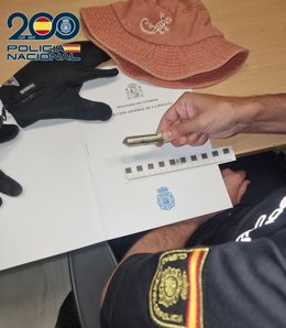 Objetos intervenidos a un detenido en Granada.