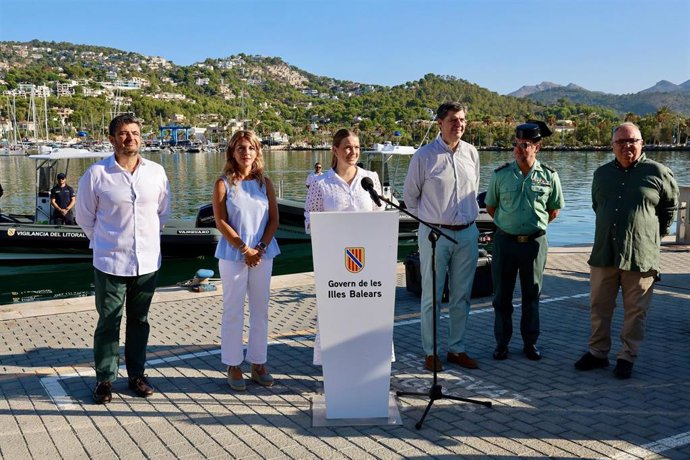 La presidenta del Govern, Marga Prohens, presenta el nuevo servicio de vigilancia del litoral balear con la llegada de las dos primeras embarcaciones