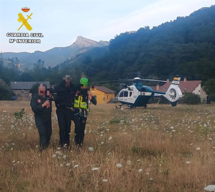 Imagen del rescate del montañero en Posada de Valdeón.