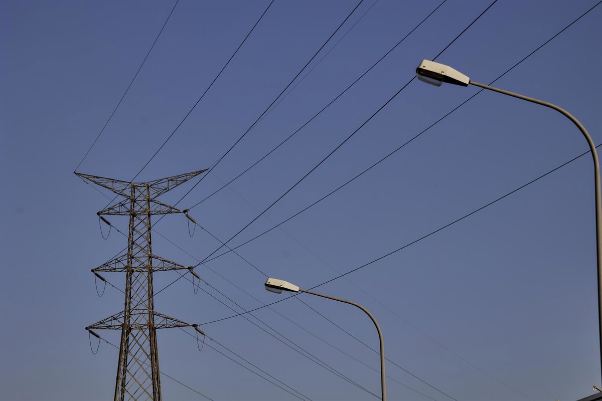 La demanda eléctrica nacional crece un 1,5% en julio, con un nuevo récord de generación de la fotovoltaica