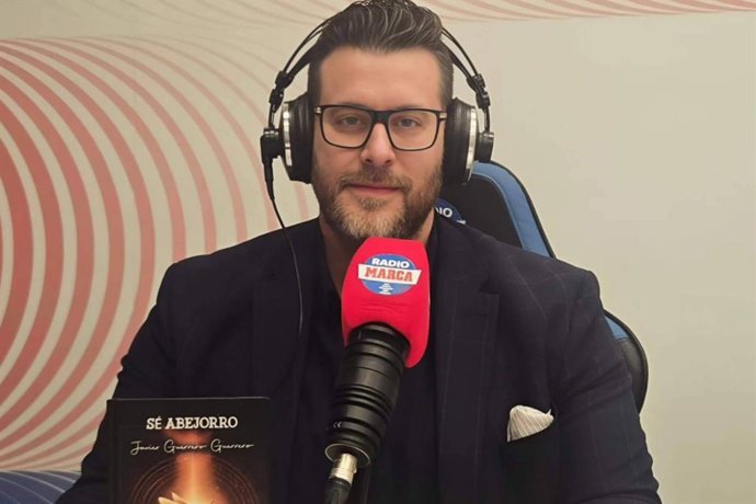 El zumbido de Sé Abejorro; la revolución literaria de Javier Guerrero