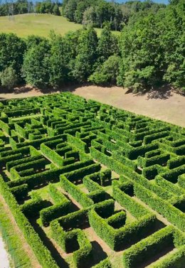 Asturias estrena el Laberinto Mitológico: aventura familiar en el mayor laberinto vegetal del norte de España