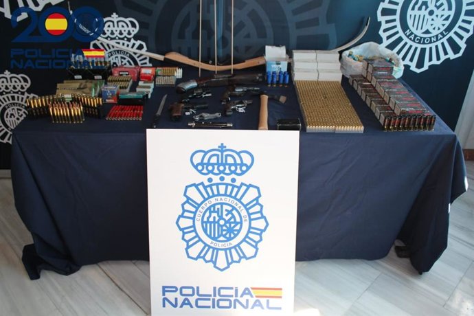 Incautadas armas de fuego, armas blancas y más de 2.000 cartuchos de munición.