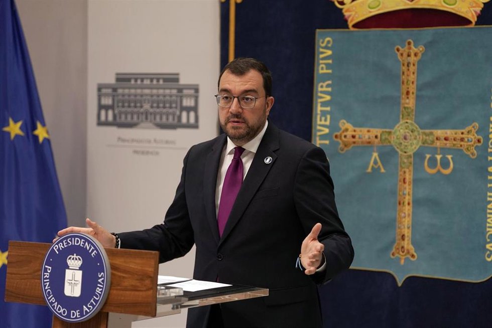 El presidente del Principado, Adrián Barbón, en rueda de prensa.