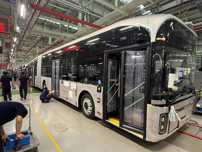 Los siete primeros tranvibuses de Murcia afrontan su última semana de fabricación