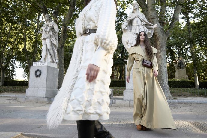 Moisés Nieto, Roberto Verino o Teresa Helbig abrirán la Semana de la Moda de Madrid en los Jardines de Plaza de Oriente