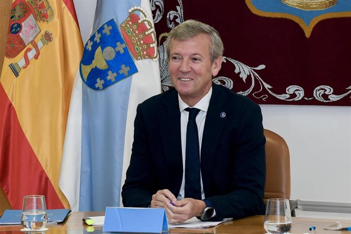 El titular del Gobierno gallego, Alfonso Rueda, preside la reunión semanal del Consello de la Xunta.