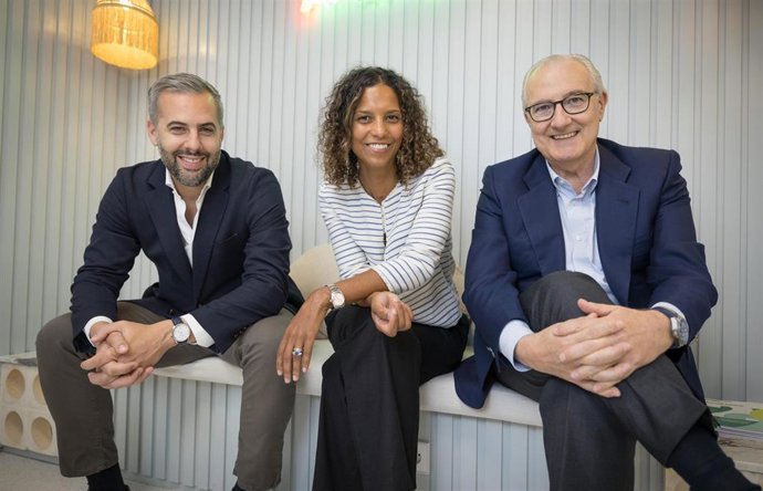 Archivo - De izquierda a derecha: Guido Mitrani, Winnie Wutte y Jesús Olmos, socios fundadores de Asterion.