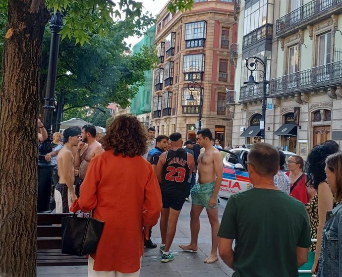 Detención de un hombre por el robo a varios bañistas de la playa de San Lorenzo de Gijón