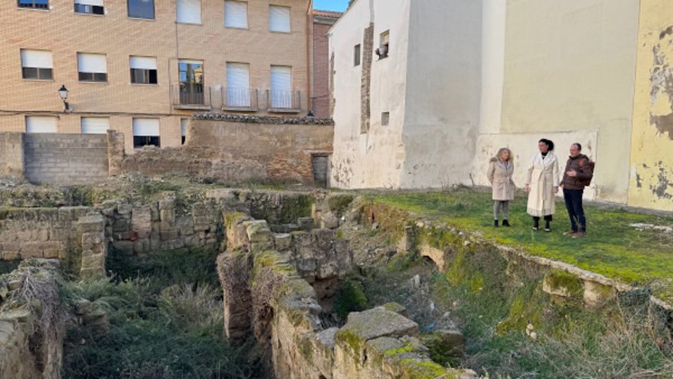 Archivo - Visita de la alcaldesa Orduna al solar de Zarandia (foto de archivo)
