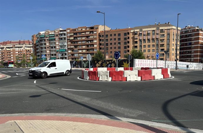 Rotonda entre Hermanos Hircio y Miguel Delibes