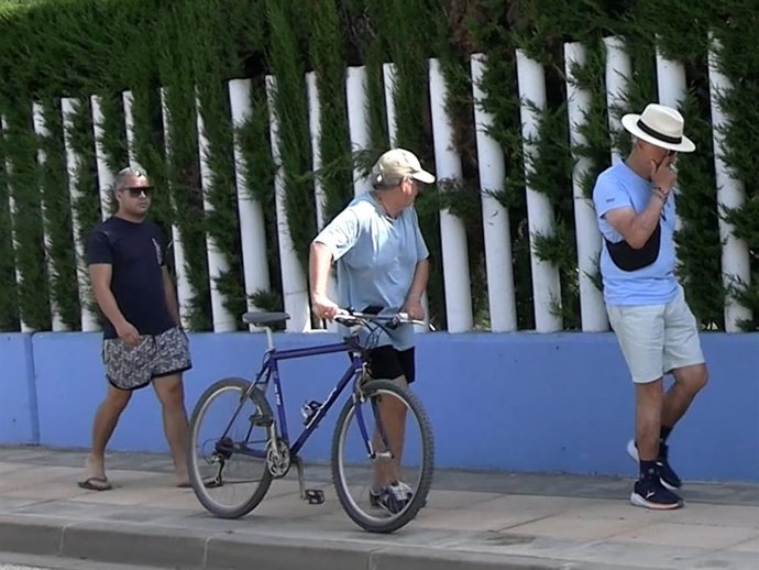 José Ortega Cano, José Fernando y Aniceto disfrutan de un paseo juntos por Costa Ballena