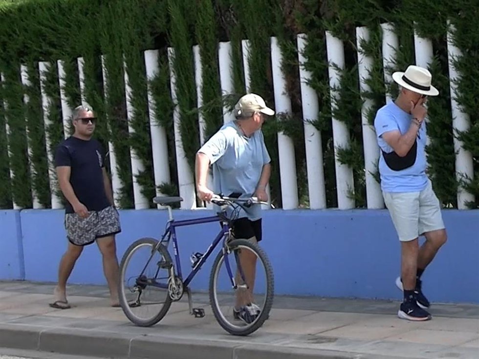 José Ortega Cano, José Fernando y Aniceto disfrutan de un paseo juntos por Costa Ballena