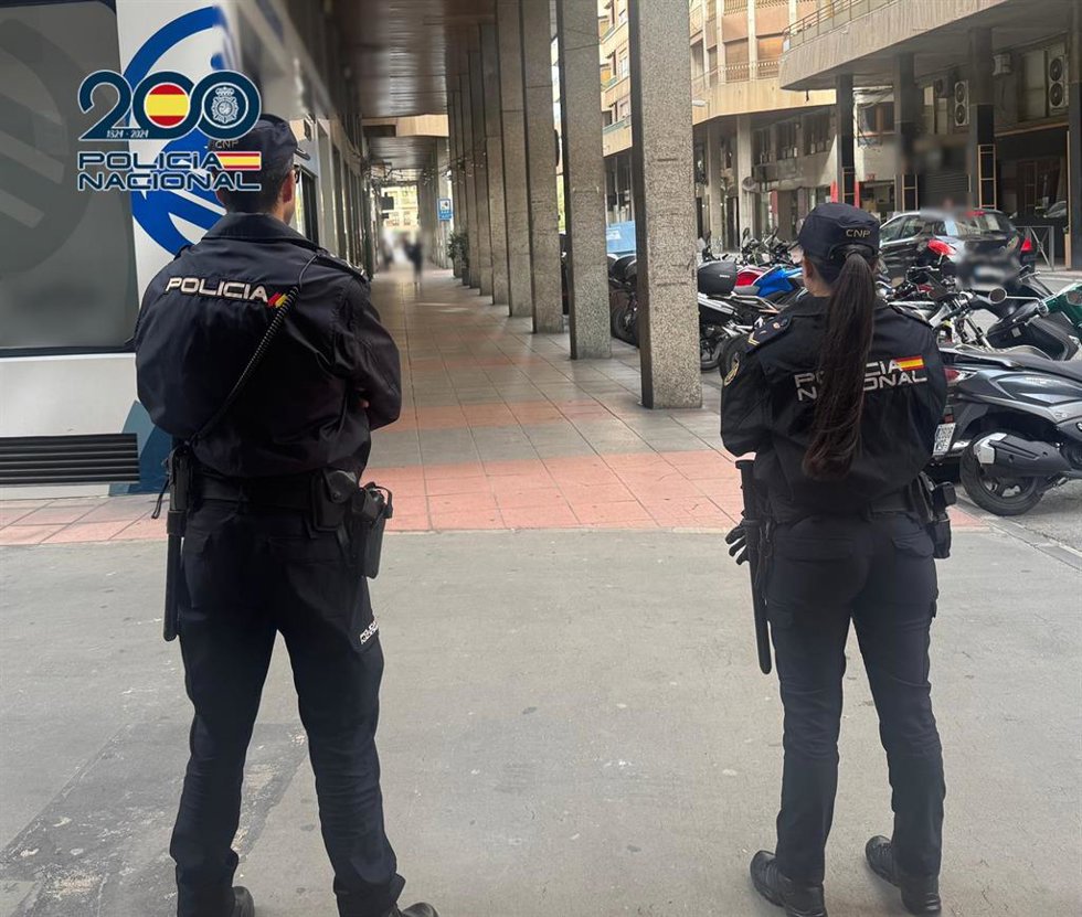 Archivo - Policía Nacional en Elche (Alicante)