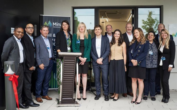 Minaris Advanced Therapies Board, Executive Leadership and Site Leadership members celebrate the Taufkirchen facility ribbon cutting.