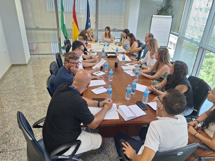 Las delegadas territoriales de Empleo y de Justicia, Carmen Sánchez y Teresa Pardo respectivamente, han informado este lunes a los responsables de los centros y servicios de Justicia Juvenil de la oferta de Formación Profesional para el Empleo