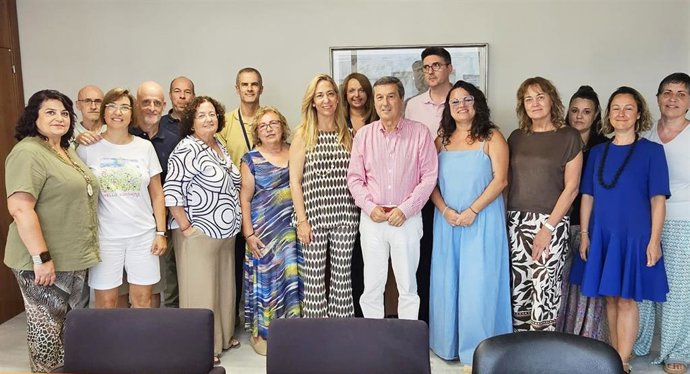 Sanidad acuerda con el Comité de Empresa de Manises mejorar las condiciones de todos los profesionales laborales subrogados