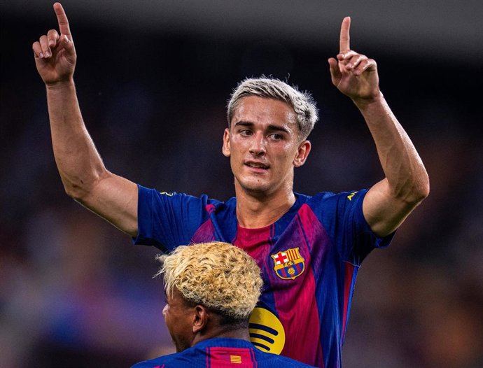 Gavi y Lamine Yamal celebran un gol del centrocampista en el triunfo del Barça en el amistoso contra el Daegu
